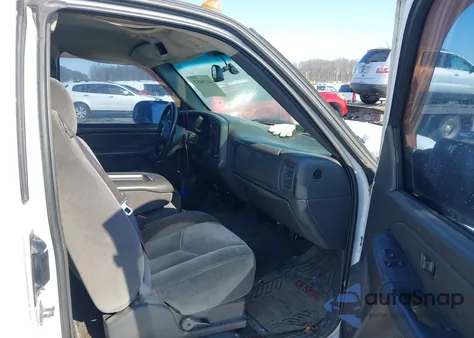 2005 GMC Sierra 2500Hd Sle z USA, uszkodzony, nr VIN 1GTHC29U35E158886